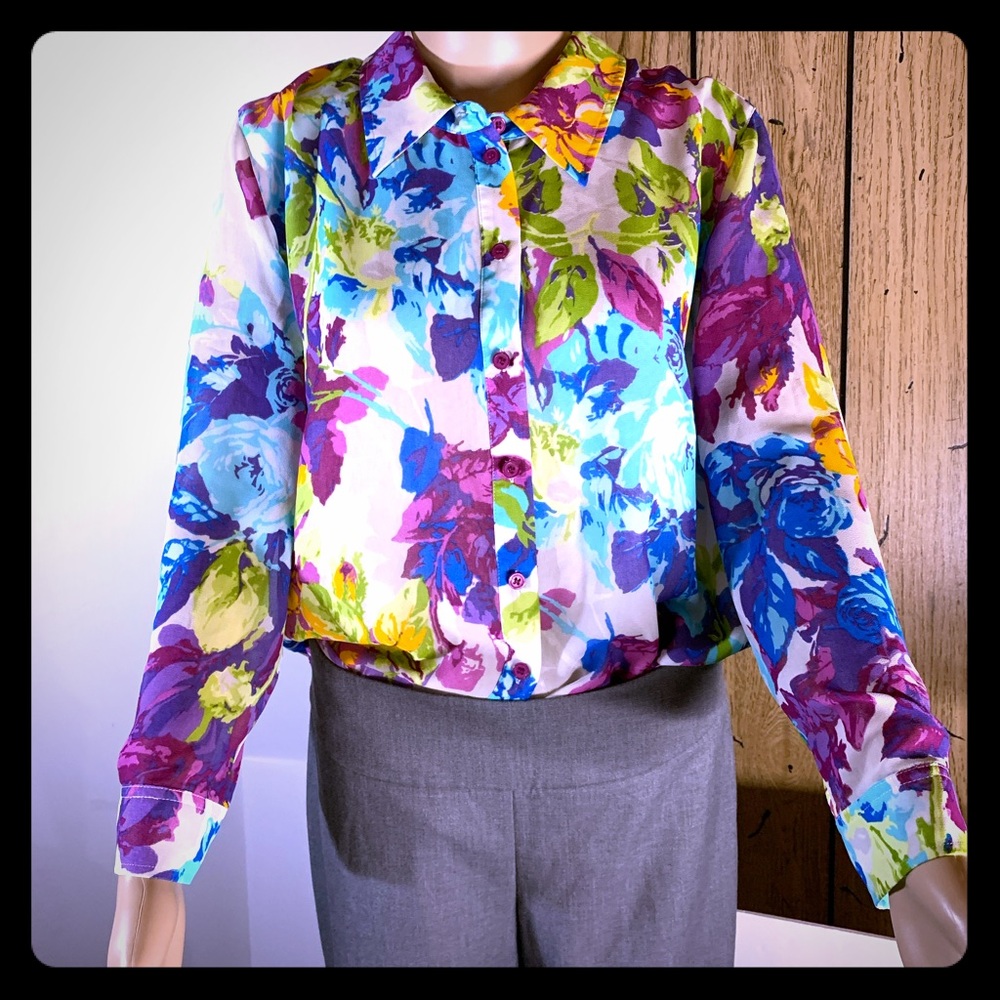 Beautiful Norm Thompson Floral blouse size large